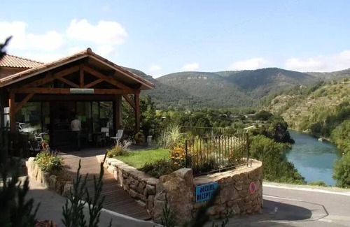 Saint-Rome-de-Tarn Villa | Camping de la Cascade * - House-chalet 45m2 n°OMB (S) 4/6 pers CLIM 6 persons