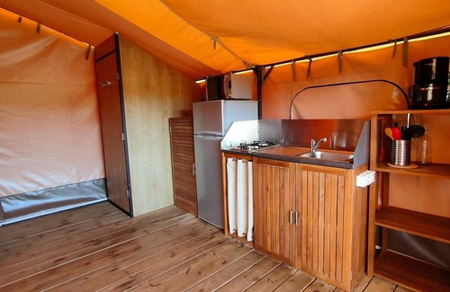 Saint-Mitre-les-Remparts RV Rental | Camping Felix de la Bastide