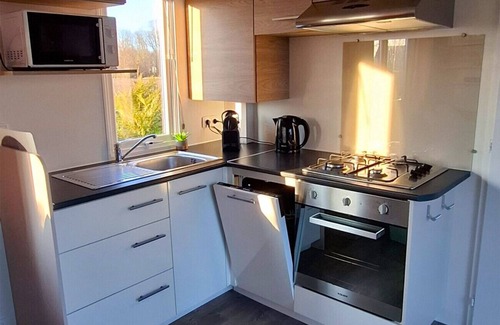 Zonnemaire Ski Chalet | Camping Hofstede Zonnevliet - Zeeuwse Knoop