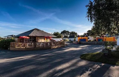 Fouesnant House | Camping La Roche Percée * - Comfort mobile home 3 rooms 4/5 people