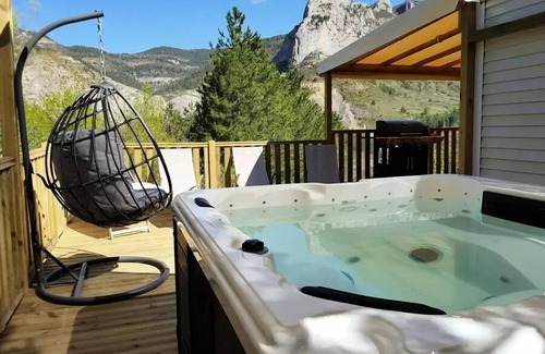 Orpierre Ski Chalet | Camping les Princes d'Orange* - Prestige Chalet 75m² - Jacuzzi - 2 Bathrooms 6 people
