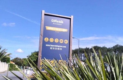 L'Aiguillon-sur-Vie House | Camping Ushuaïa Le Parc de La Grève * - Mobile Home Compact 3 Rooms 2 People + TV