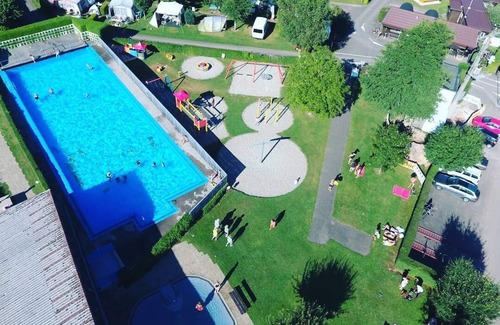 Neubulach Apartment | Campingfass, Schwarzwaldstil, max. 4 Personen