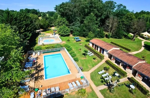Pays-de-Belves House | Campsite Flower Les Nauves* - Freeflower 3 rooms 5 people Without sanitary facilities