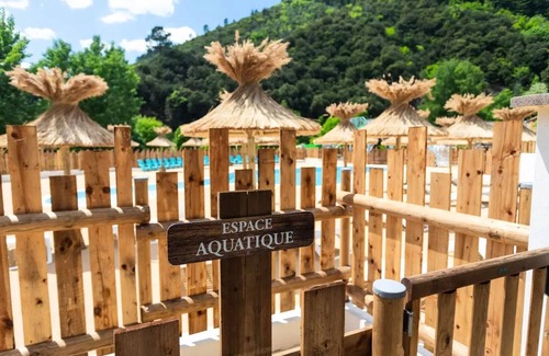 L'Estrechure House | Campsite maeva Escapades du Château de l'Hom * - Cottage Privilege 3 Rooms 4/6 People Air-conditioned + TV