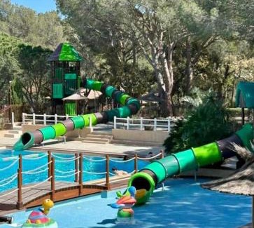 Roquebrune-sur-Argens Ski Chalet | Campsitechalet France at Cotes d'Azur nearby sea