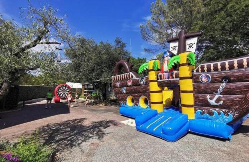 Roquebrune-sur-Argens Ski Chalet | Campsitechalet France at Cotes d'Azur nearby sea