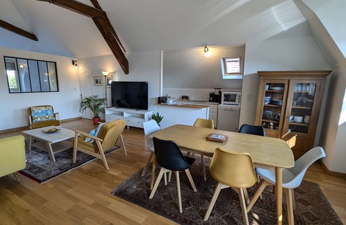 Montargis Apartment | Canal Cottage in Montargis: Charm, Gardens & Culture