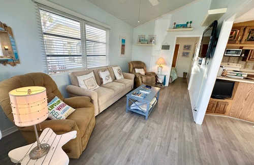 Hutchinson Island South House | Canal front 2 BR 1.5 BA beach bungalow!