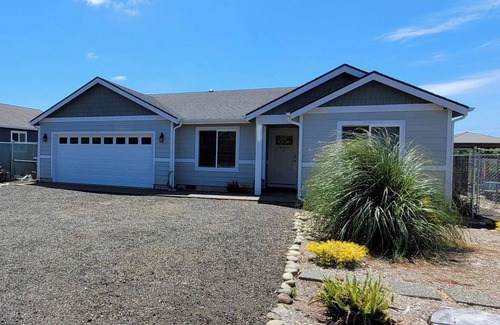 Ocean Shores House | Canal Front - Hot Tub, Private Dock, Fully Fenced!
