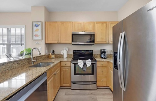 Marathon House | Canalside 2BR/1.5BA Bungalow Villa 7023 with Jetted Spa Pool: Village at Hawks Cay Villas
