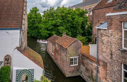 Historical Center Bruges House | Canalside House - Luxury Guesthouse