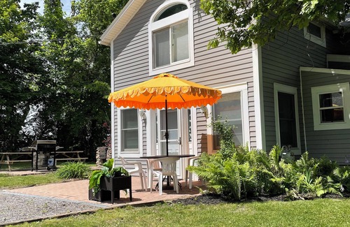 Canandaigua House | CANANDAIGUA LAKE WATERFRONT VACATION RENTAL COTTAGE.
