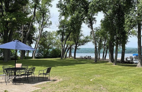 Canandaigua House | CANANDAIGUA LAKE WATERFRONT VACATION RENTAL COTTAGE.