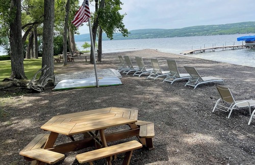 Canandaigua House | CANANDAIGUA LAKE WATERFRONT VACATION RENTAL COTTAGE.