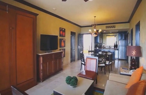 Puerto Juarez Apartment | Cancún Resort 2-BR Suite · Sleeps 6 · Luxury Amenities & Pools