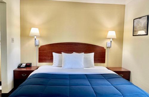 Blanco Hotel | Candlelight Inn & Suites Hwy 69 near McAlester
