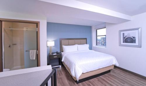 Downtown Baltimore Hotel | Candlewood Suites Baltimore - Inner Harbor by IHG