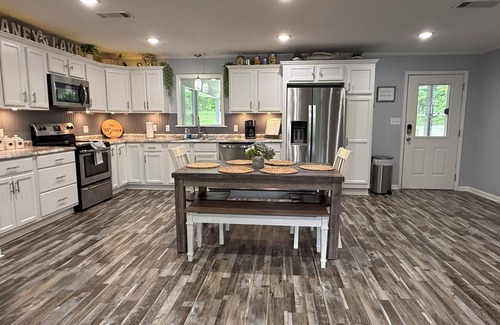Chatham House | Caney Lake Anchors Away