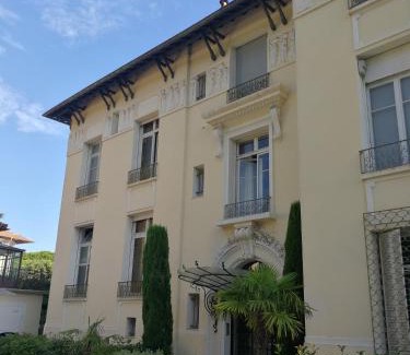 California - Pezou Apartment | CANNES Vue Mer & Balcon dans Villa Exceptionnelle Belle Époque la Californie