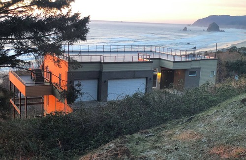 Arch Cape House | Cannon Beach Arch cape Luxury Vacation Home with Stunning Ocean View