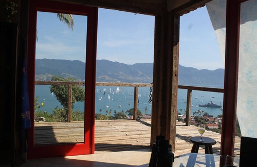 Ilhabela Historical Center Ski Chalet | CantaGalo Ilhabela rustic and cozy from where you can see the sea and the hills of the island.