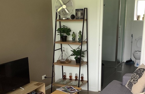Boyland Cabin | Canungra Valley Views 1BR Guesthoust with Patio