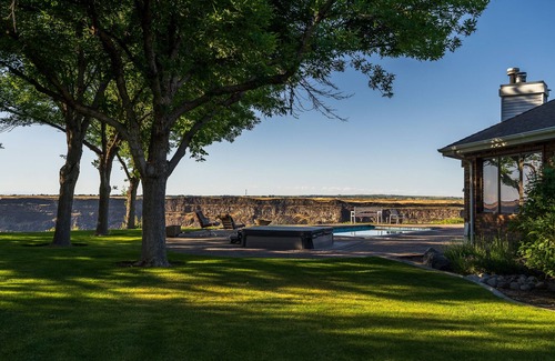 Twin Falls House | Canyon Rim Home - Heated Pool, Hot Tub, Game Room