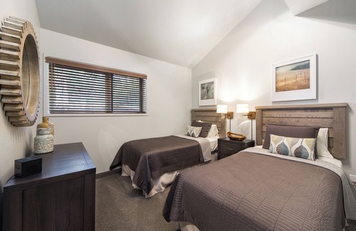 Redmond Hotel | Canyon Rim Retreat | 2 Units | Near Eagle Crest Golf