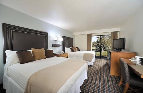 Redmond Hotel | Canyon Rim Retreat | 2 Units | Near Eagle Crest Golf