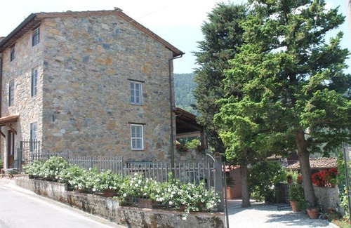 Castelvecchio House | Capannori Stylish Townhouse