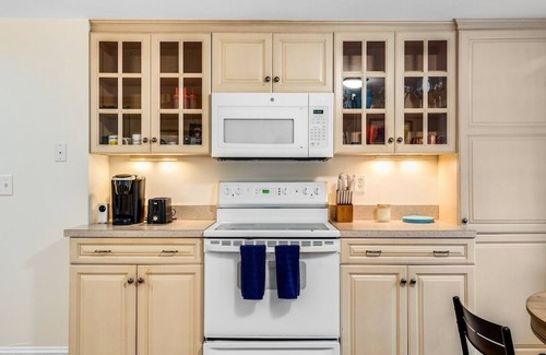Osterville House | Cape Cod getaway near Craigville Beach