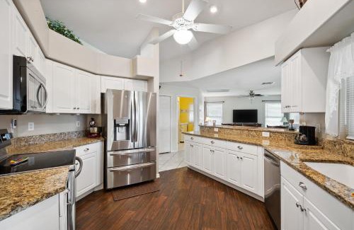 Pelican House | Cape Coral Comfort: Your 3BR Family Getaway!