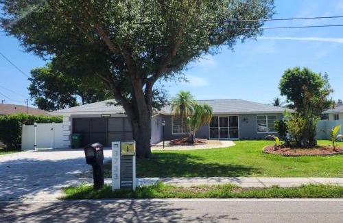 Caloosahatchee House | Cape Coral Cozy House