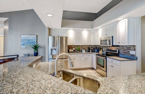Caloosahatchee House | Cape Coral- Fantastic 5 Bed/3 Bathroom- Sleeps 12 Heated Pool/Spa Dock on Canal