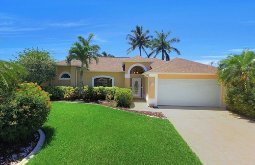 Fort Myers Villa | Cape Coral Southern Exposure Vacation Paradise Located On A Canal, Heated Pool