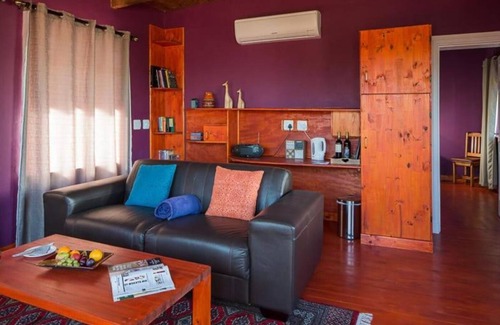 Helderberg Rural Cabin | CAPELANDS RESORT- Redstone
