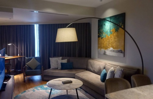 Bonifacio Global City Hotel | Capital O 950 AHM Suites at ACQUA