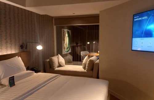 Bonifacio Global City Hotel | Capital O 950 AHM Suites at ACQUA