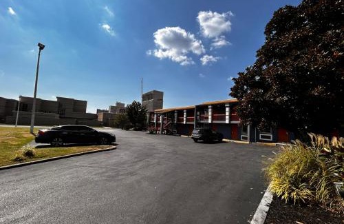 Medical District Hotel | Capital O Kings Inn