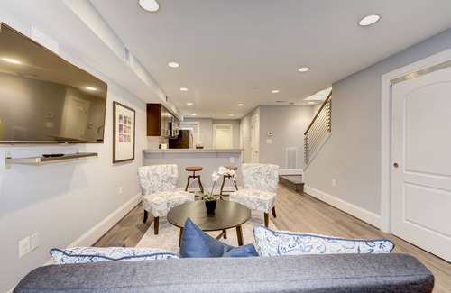 Stanton Park House | Capitol Hill/US Senate/US Capitol. One Bdrm Apt