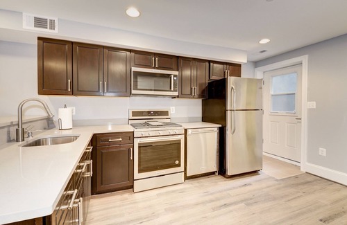 Stanton Park House | Capitol Hill/US Senate/US Capitol. One Bdrm Apt