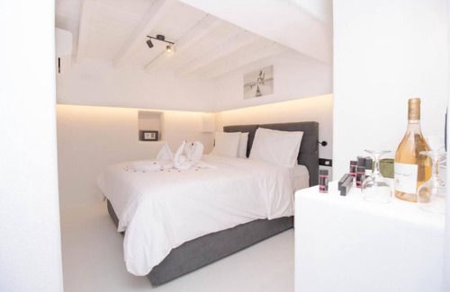 Little Venice Bed & Breakfast | CAPRI Downtown Rooms