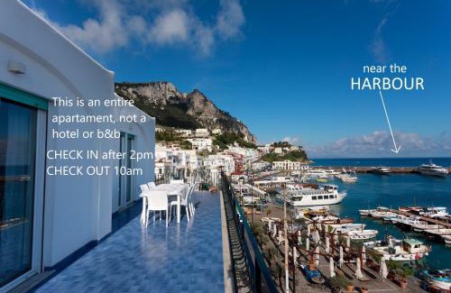 Marina Grande Apartment | Capri holiday home with a sea view