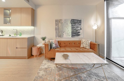 Central Apartment | Capricorn Palace at DT Vancouver
