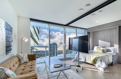 Central Apartment | Capricorn Palace at DT Vancouver