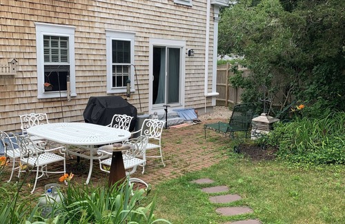 Harwich Port Bed & Breakfast | Captain Ellis Antique Home in Harwich Port, Cape Cod, MA - 1 Room Rental