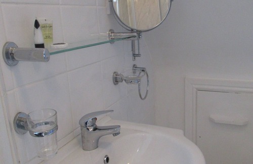 Littlestone-on-Sea Apartment | Captain Howey Hotel - Double Room