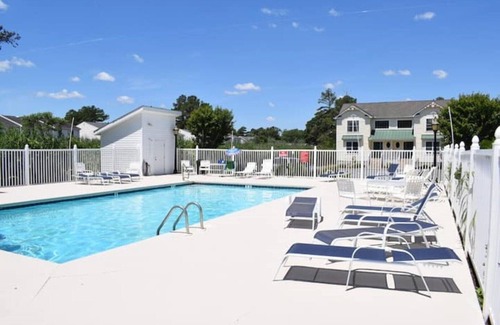Chincoteague House | Captain Jay's Retreat-Pool, Close to Downtown