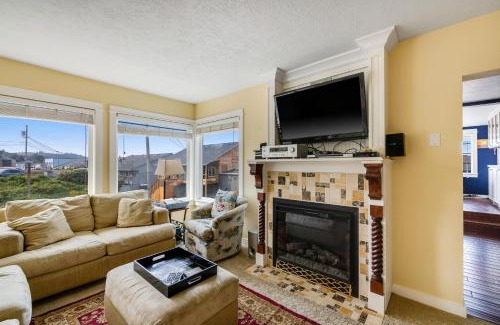 Depoe Bay House | Captain's Quarters